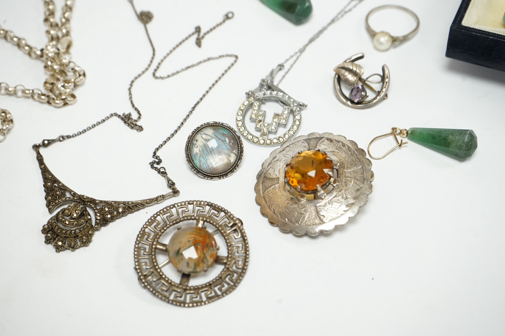 Assorted jewellery including a silver belcher link necklace, Scottish white metal brooch, marcasite necklace, pair of adventurine drop earrings, etc. Condition - poor to fair